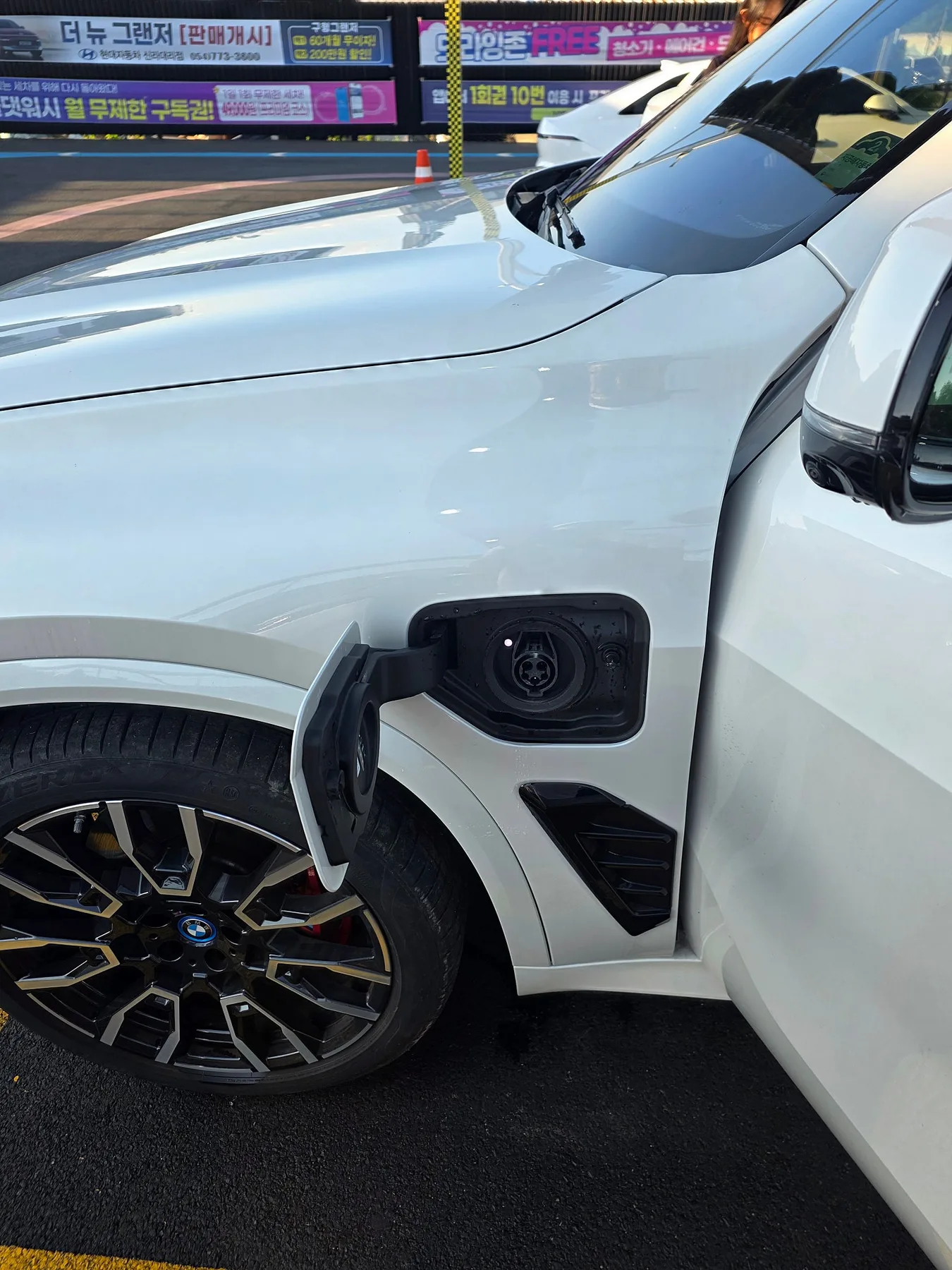 BMW X5 50e MSP 2025 화이트 사진 3
