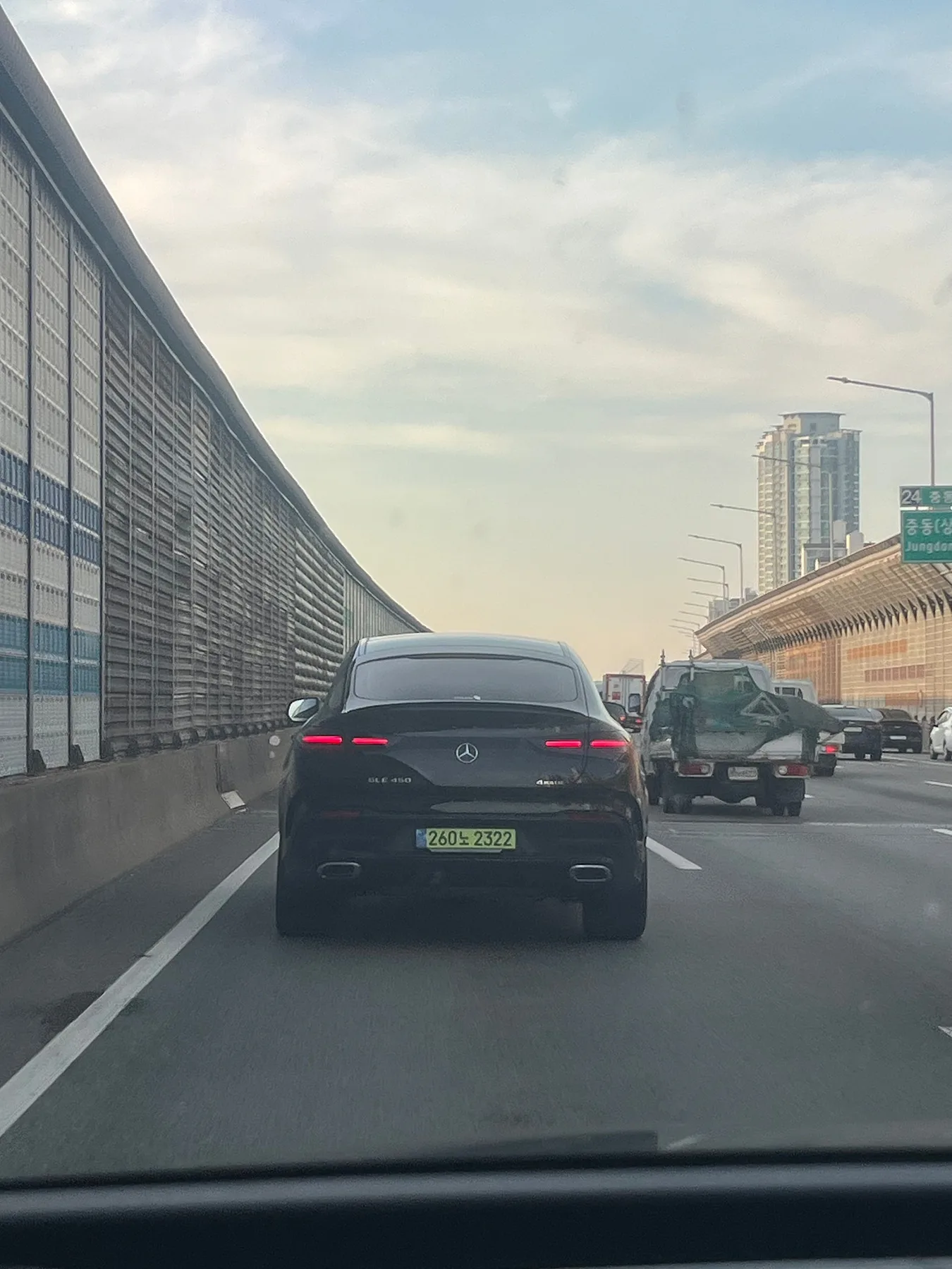 벤츠 GLE450 쿠페 2025 2025 검정색 사진 4