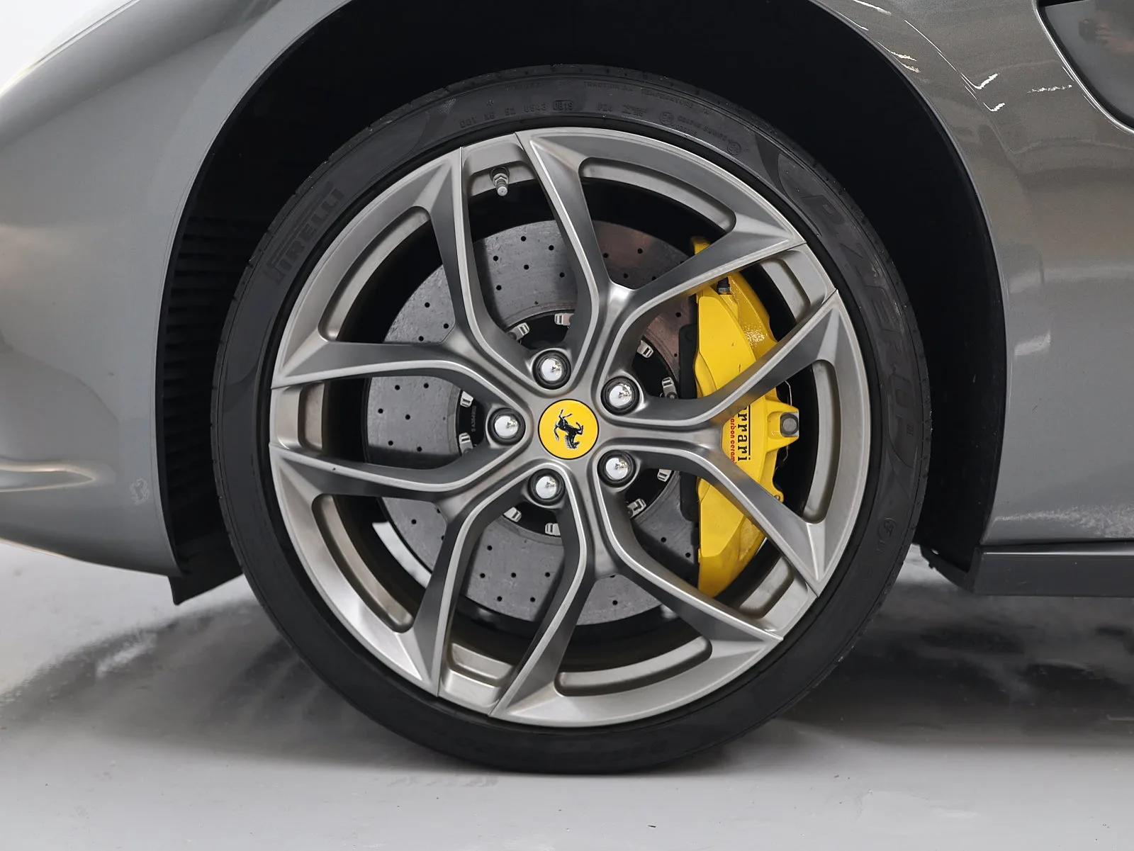 페라리 GTC4루쏘T V8 2019 그리지오 실버스톤 사진 8
