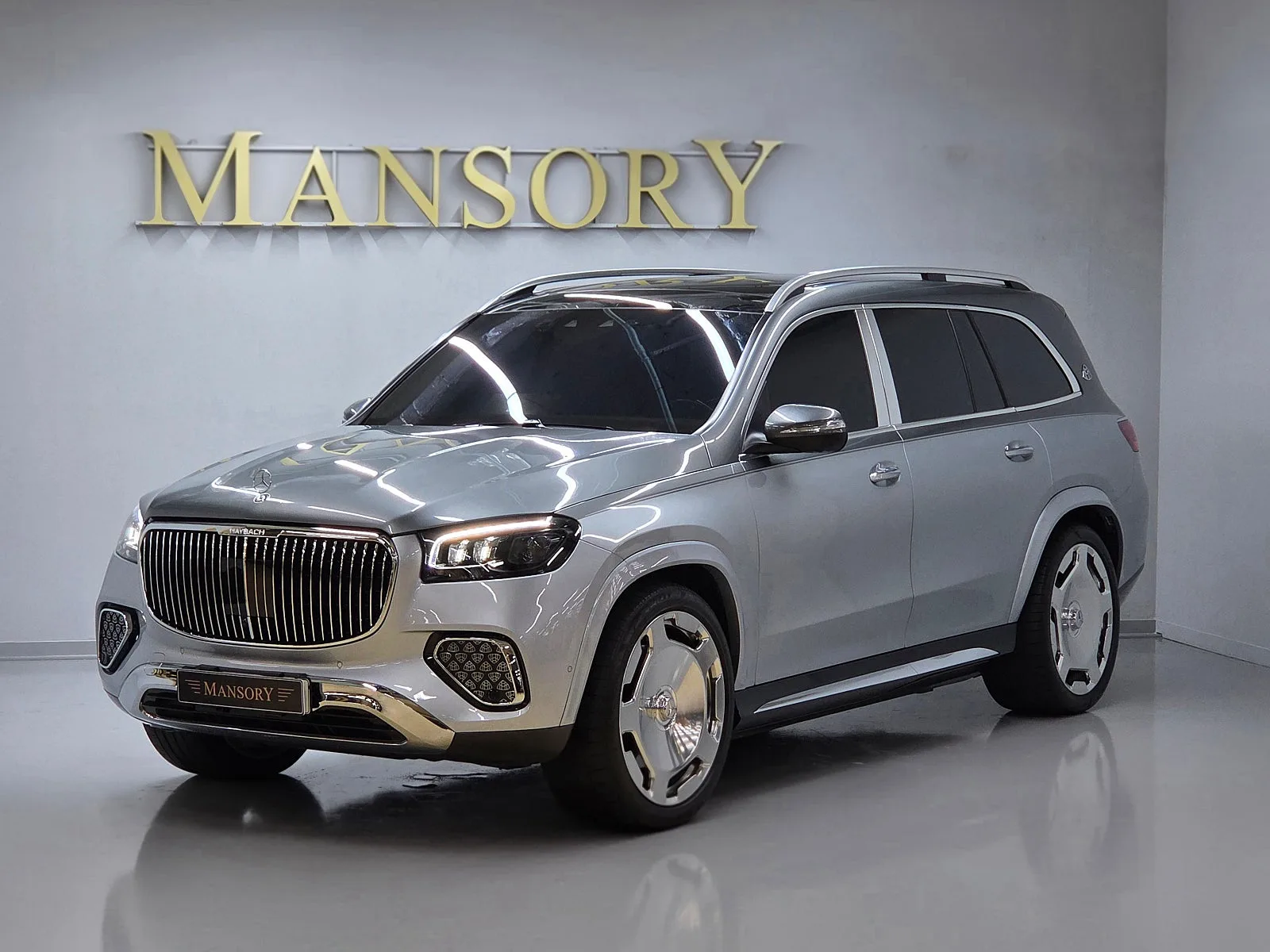벤츠 GLS600 마이바흐 마누팍투어 2022 하이테크 실버 투톤 사진 3