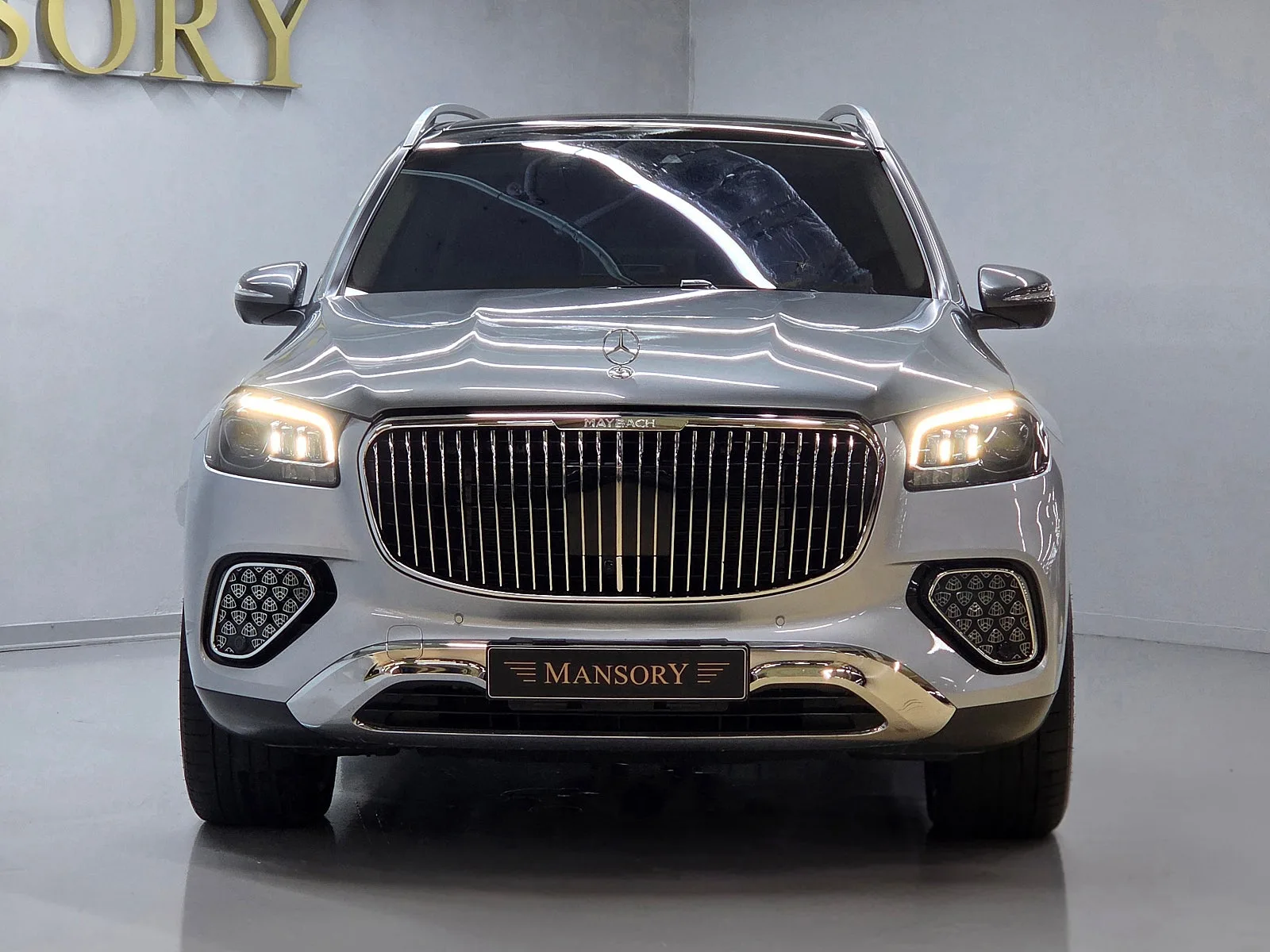 벤츠 GLS600 마이바흐 마누팍투어 2022 하이테크 실버 투톤 사진 4