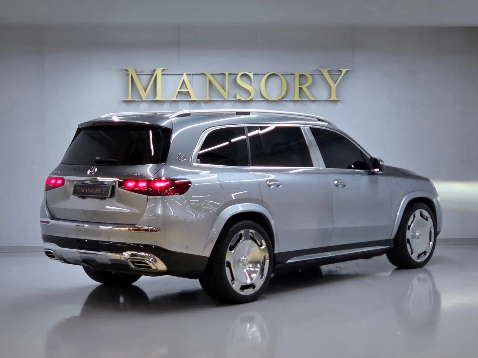 벤츠 GLS600 마이바흐 마누팍투어 2022 하이테크 실버 투톤 사진 6