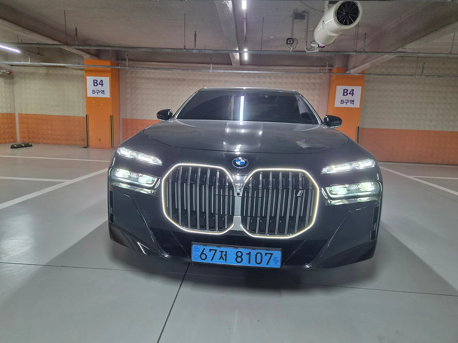 BMW i7 eDrive50 M Sport P2 2025 블랙 사진 1