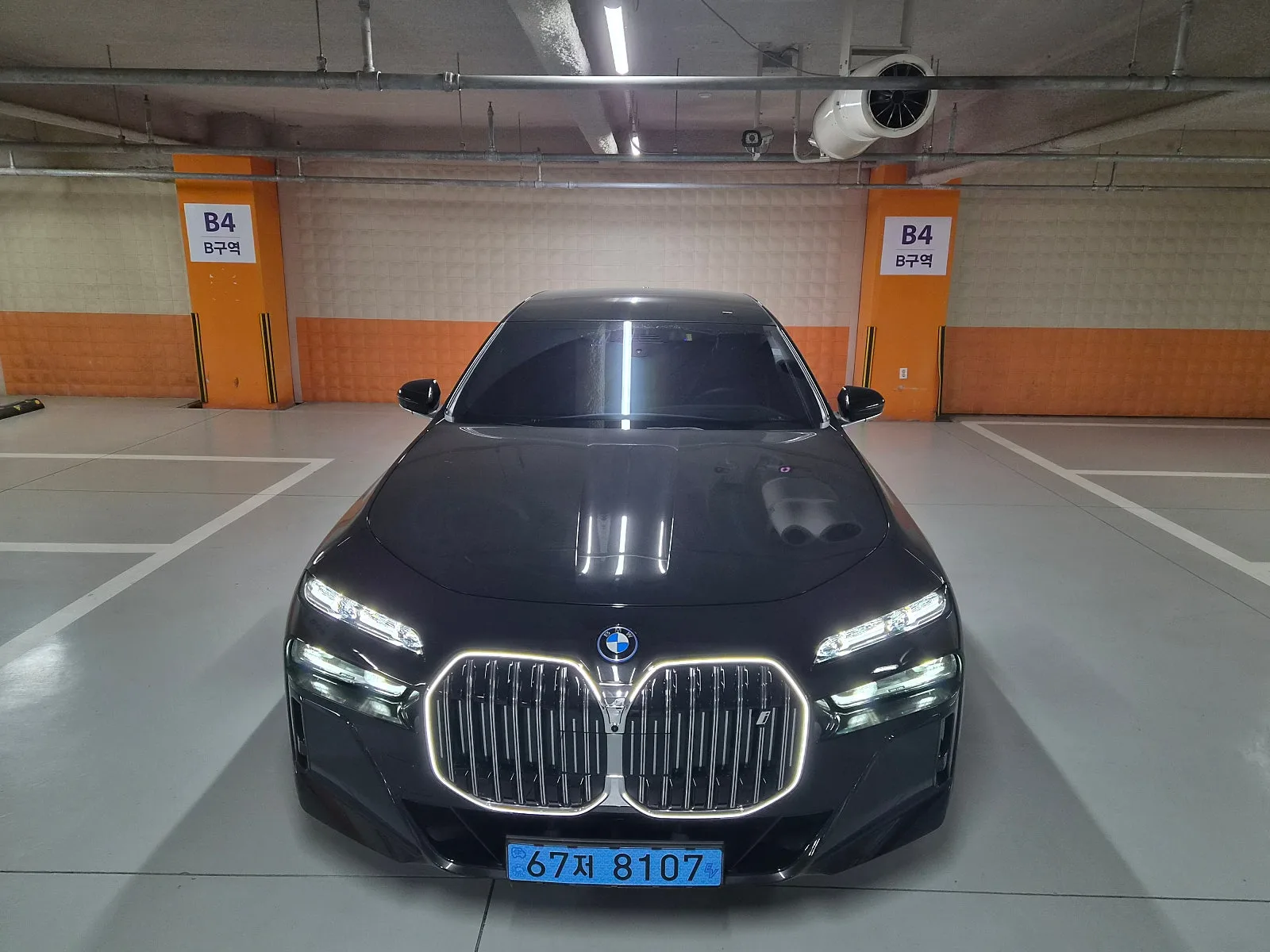BMW i7 eDrive50 M Sport P2 2025 블랙 사진 2