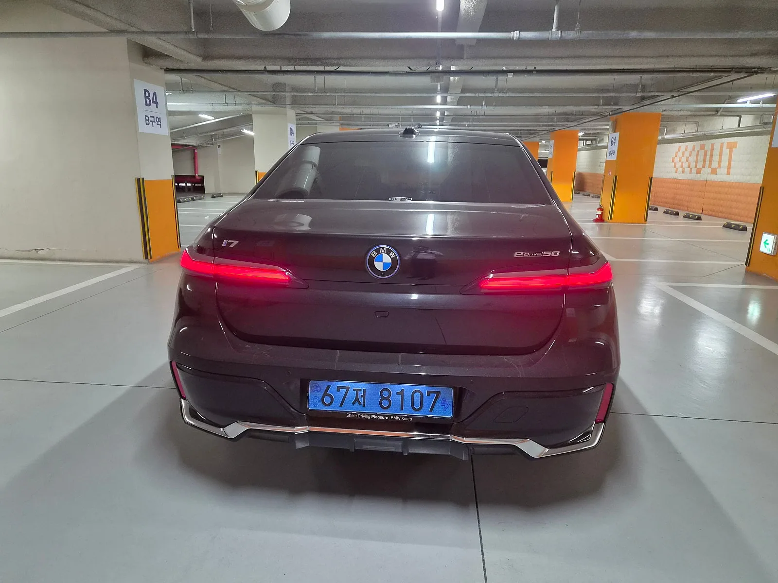 BMW i7 eDrive50 M Sport P2 2025 블랙 사진 3