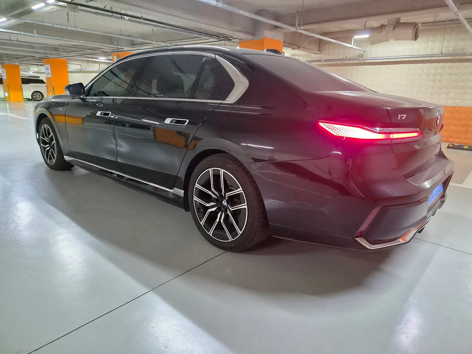 BMW i7 eDrive50 M Sport P2 2025 블랙 사진 5