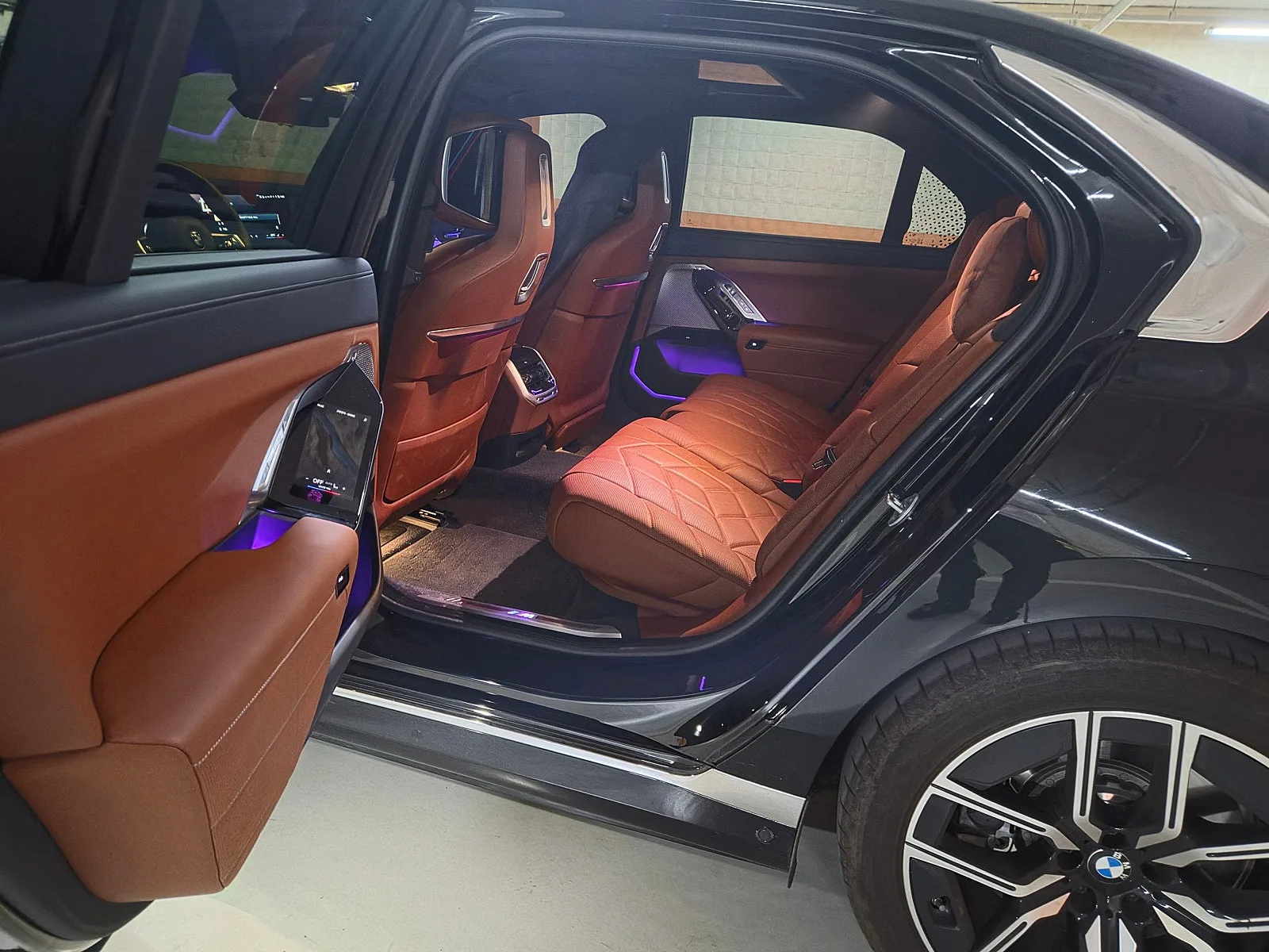 BMW i7 eDrive50 M Sport P2 2025 블랙 사진 7