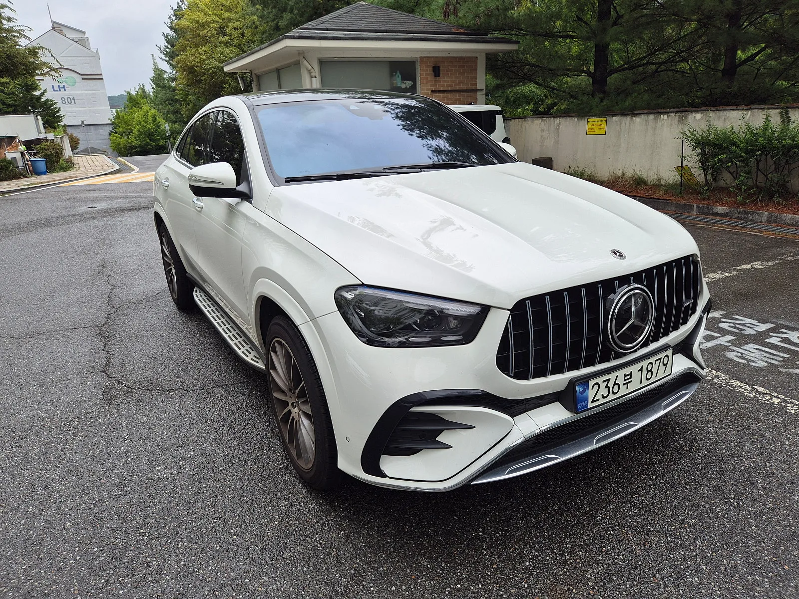 벤츠 GLE450d 4MATIC 2023 화이트 사진 2