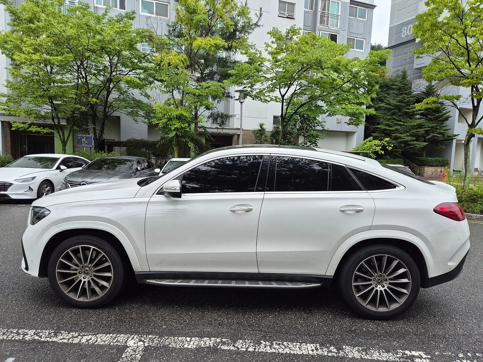 벤츠 GLE450d 4MATIC 2023 화이트 사진 5