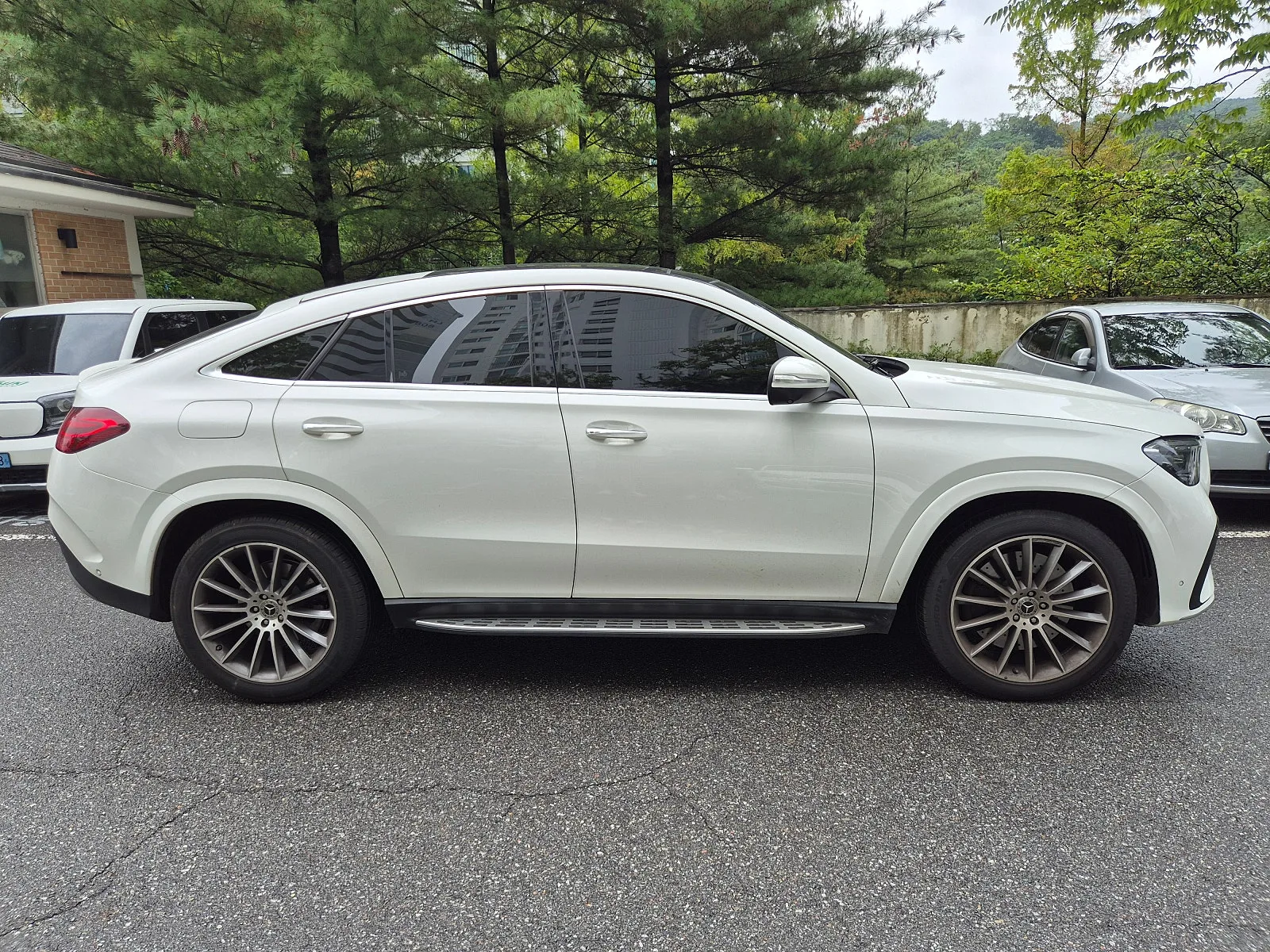 벤츠 GLE450d 4MATIC 2023 화이트 사진 6