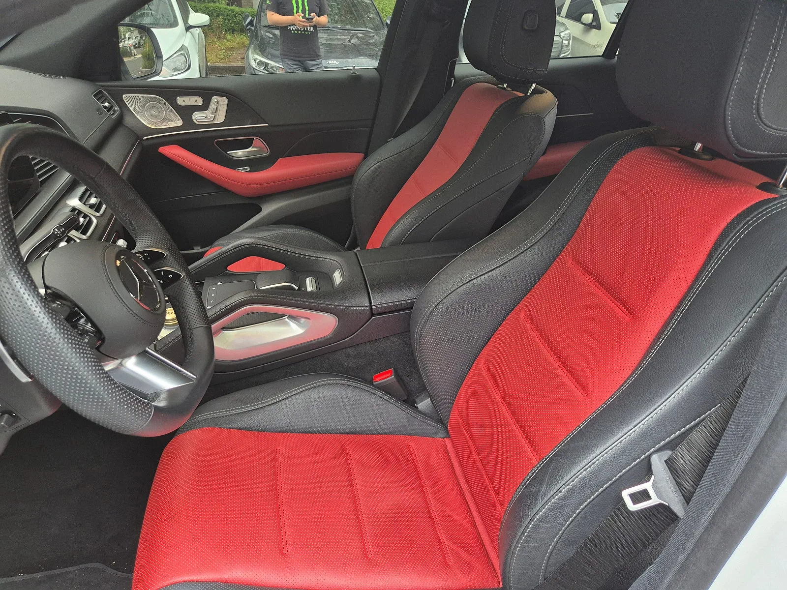 벤츠 GLE450d 4MATIC 2023 화이트 사진 8