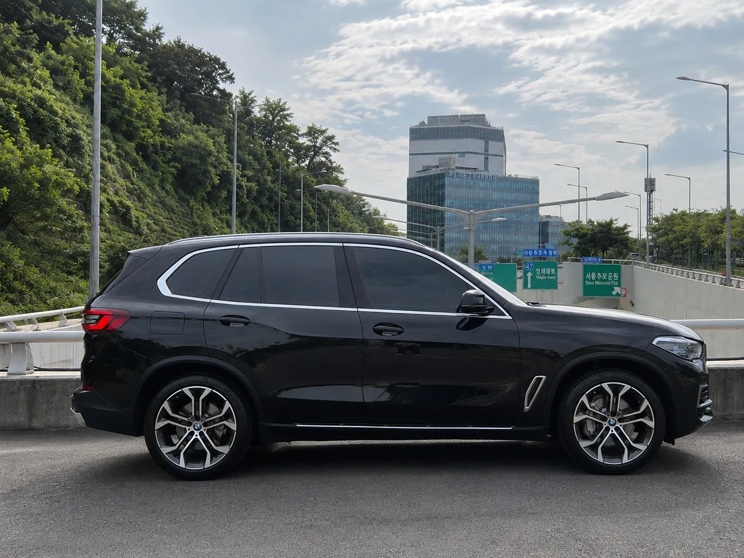 BMW X5 xDrive40i xLine 2023 블랙 사진 3