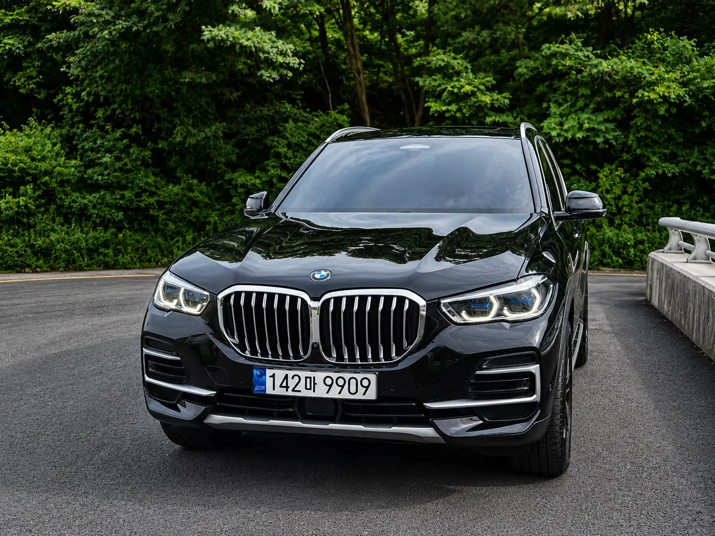 BMW X5 xDrive40i xLine 2023 블랙 사진 4