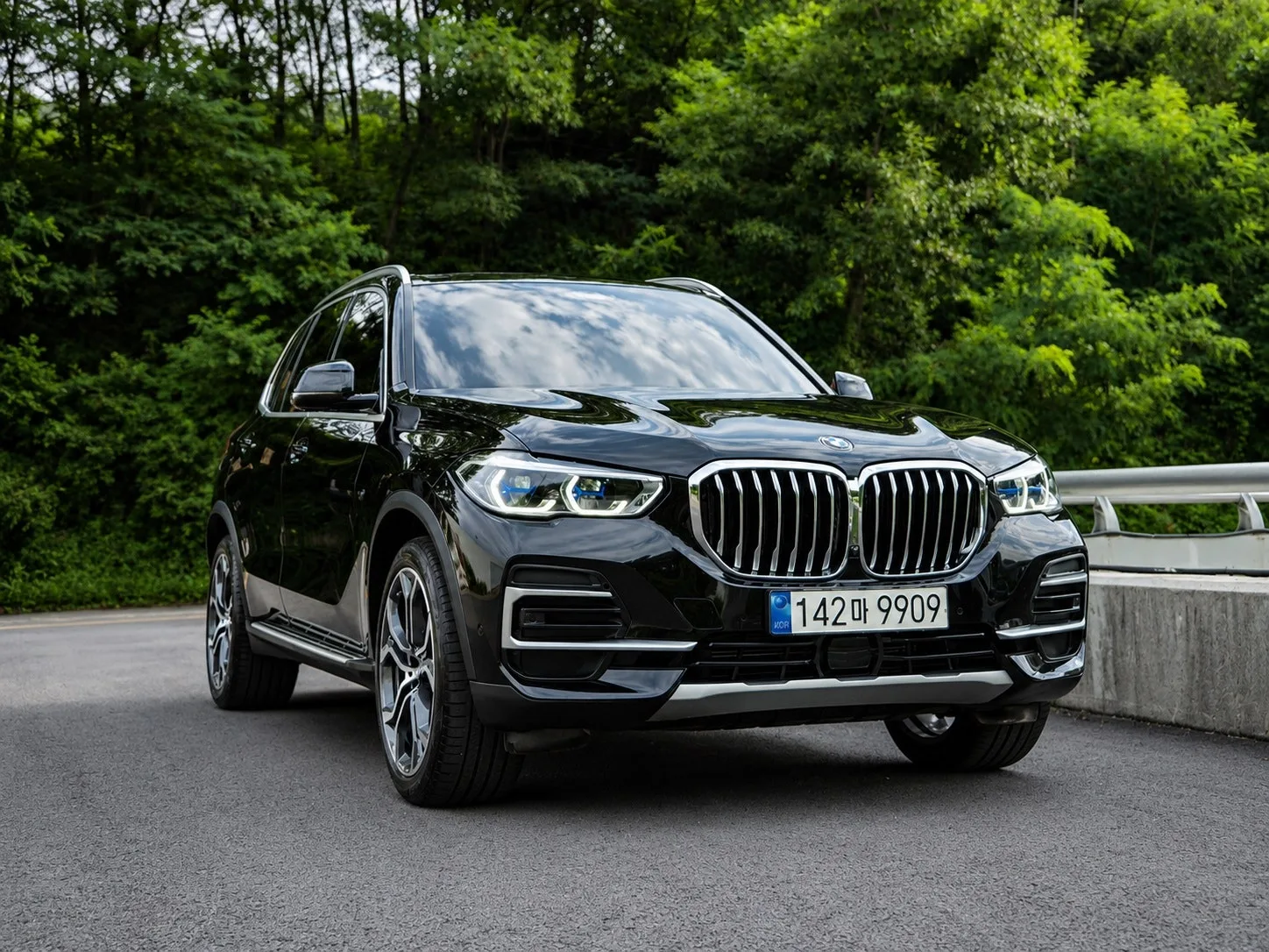 BMW X5 xDrive40i xLine 2023 블랙 사진 5