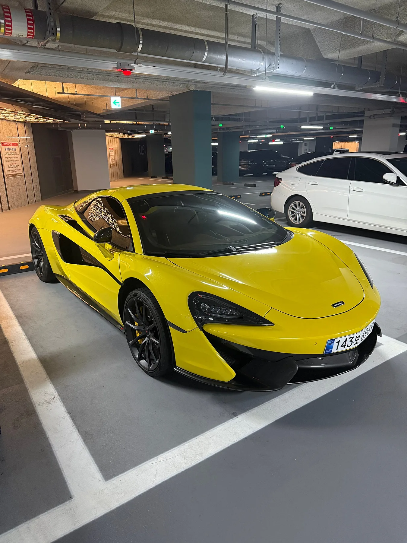 맥라렌 570S Spider 2018 Sicilian Yellow 사진 2
