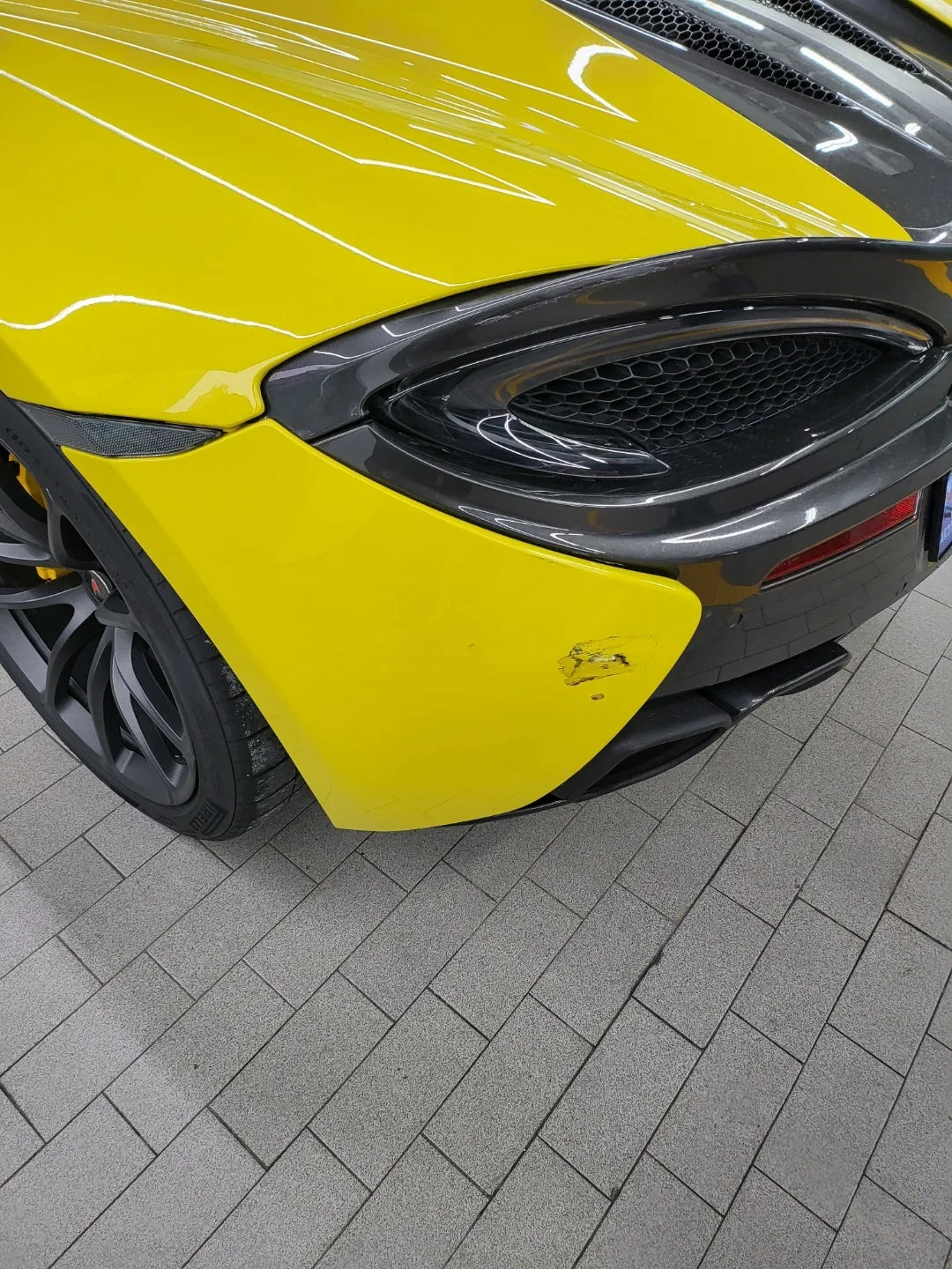 맥라렌 570S Spider 2018 Sicilian Yellow 사진 7