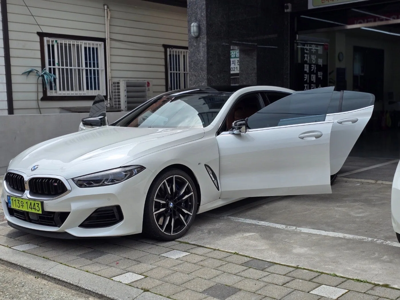 BMW M850i 그란쿠페 2024 화이트 사진 3