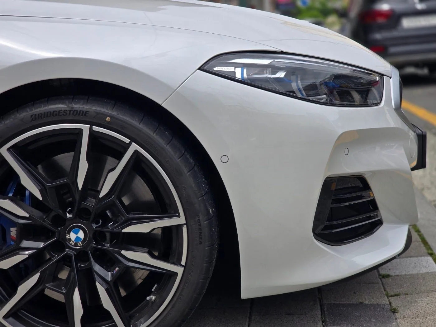 BMW M850i 그란쿠페 2024 화이트 사진 4