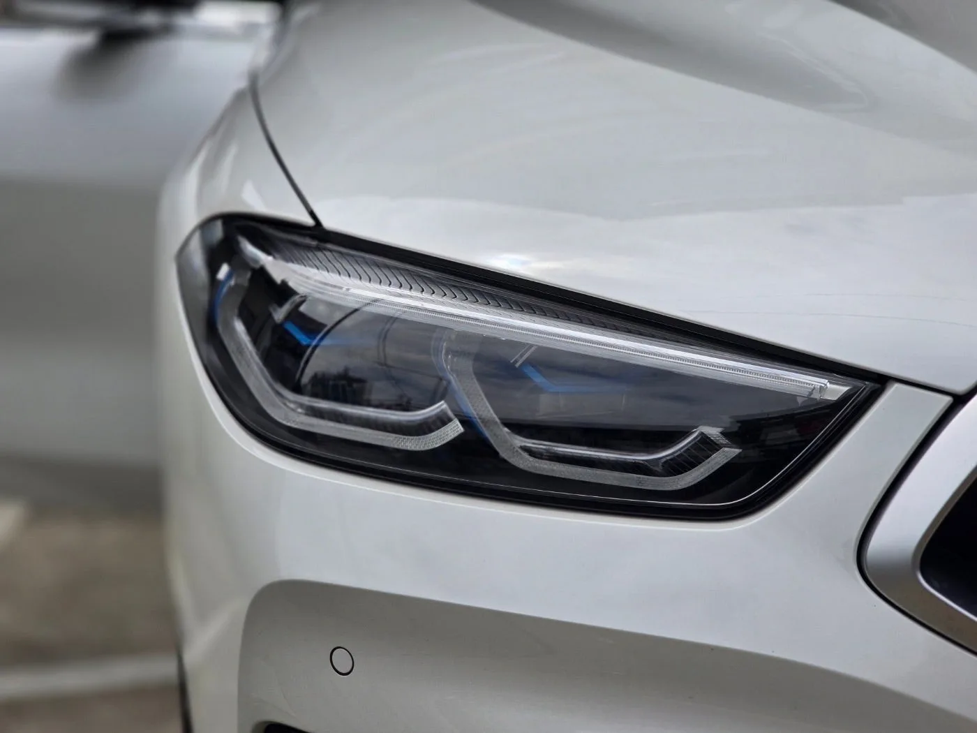 BMW M850i 그란쿠페 2024 화이트 사진 6