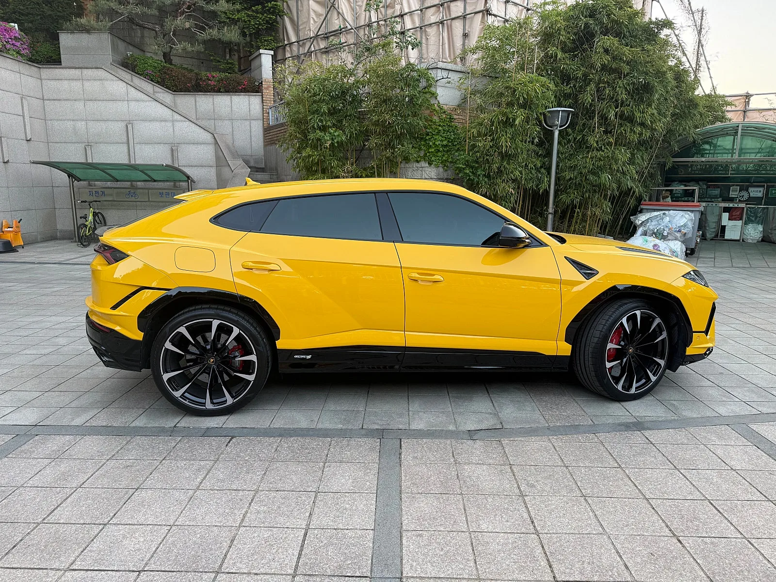 람보르기니 우루스 S 2024 노랑색 사진 8