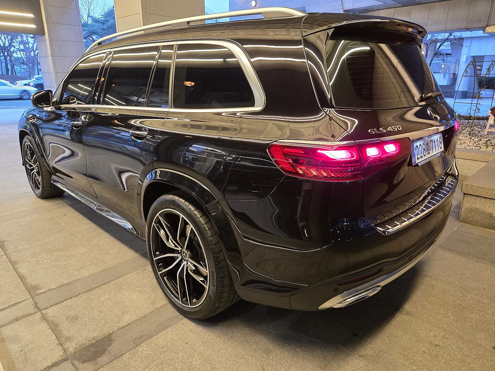 벤츠 GLS450 4매틱 2025 블랙 사진 3