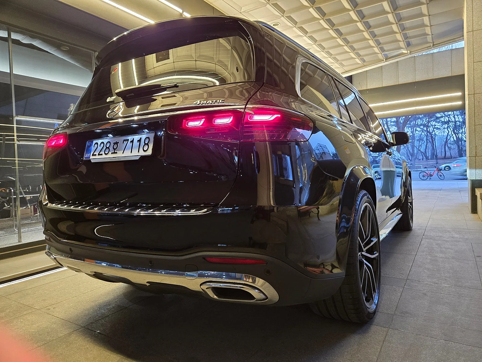 벤츠 GLS450 4매틱 2025 블랙 사진 4