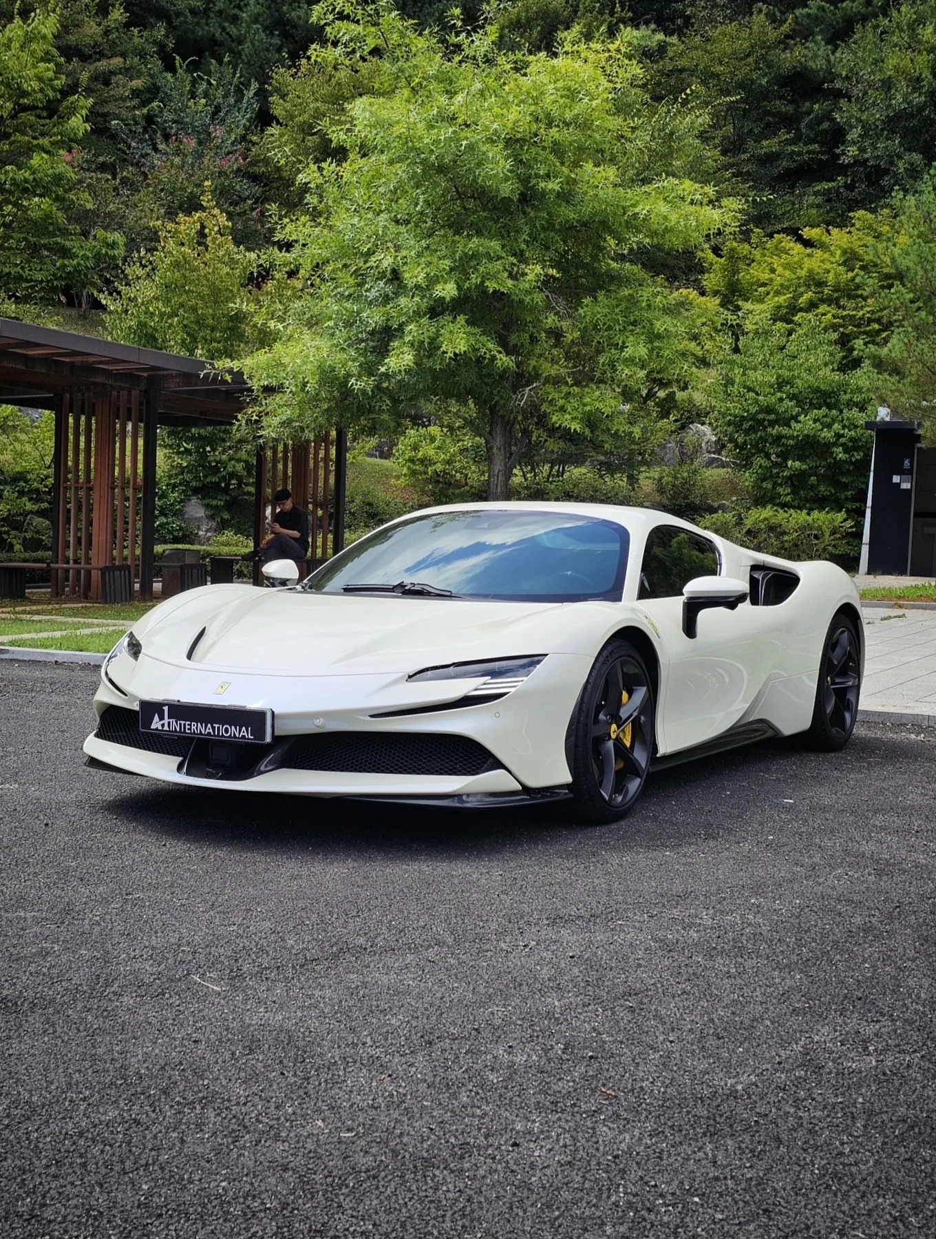 페라리 SF90 스파이더 2022 Bianco Birdcage 사진 1