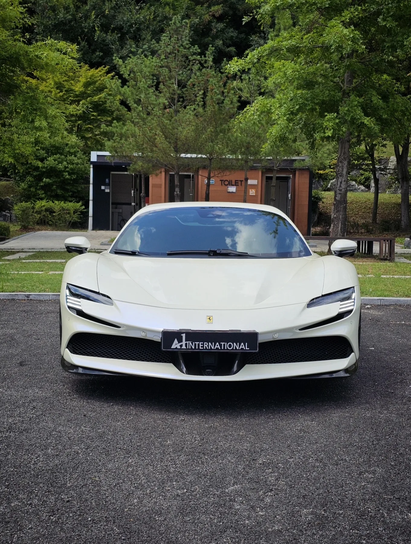 페라리 SF90 스파이더 2022 Bianco Birdcage 사진 2