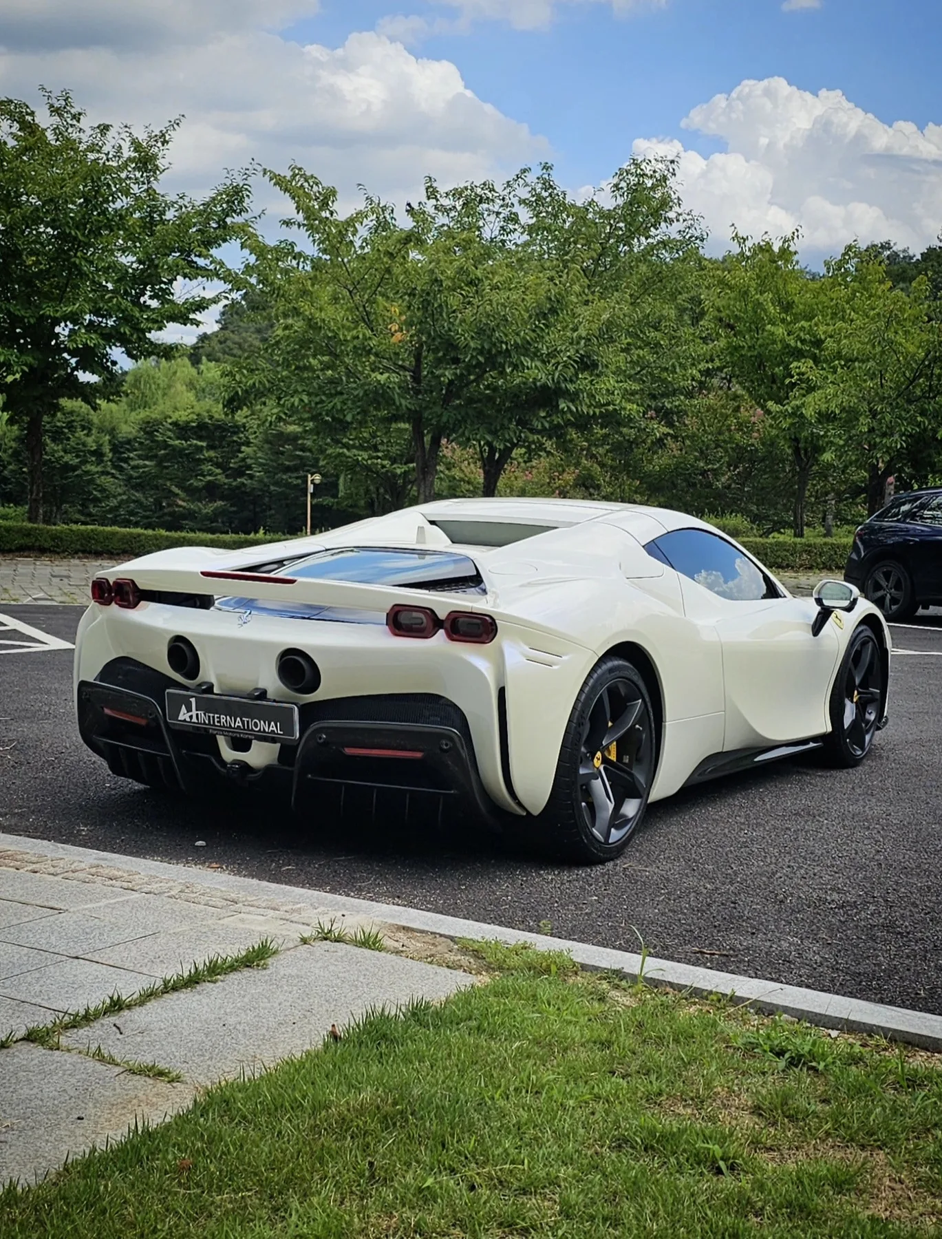페라리 SF90 스파이더 2022 Bianco Birdcage 사진 5