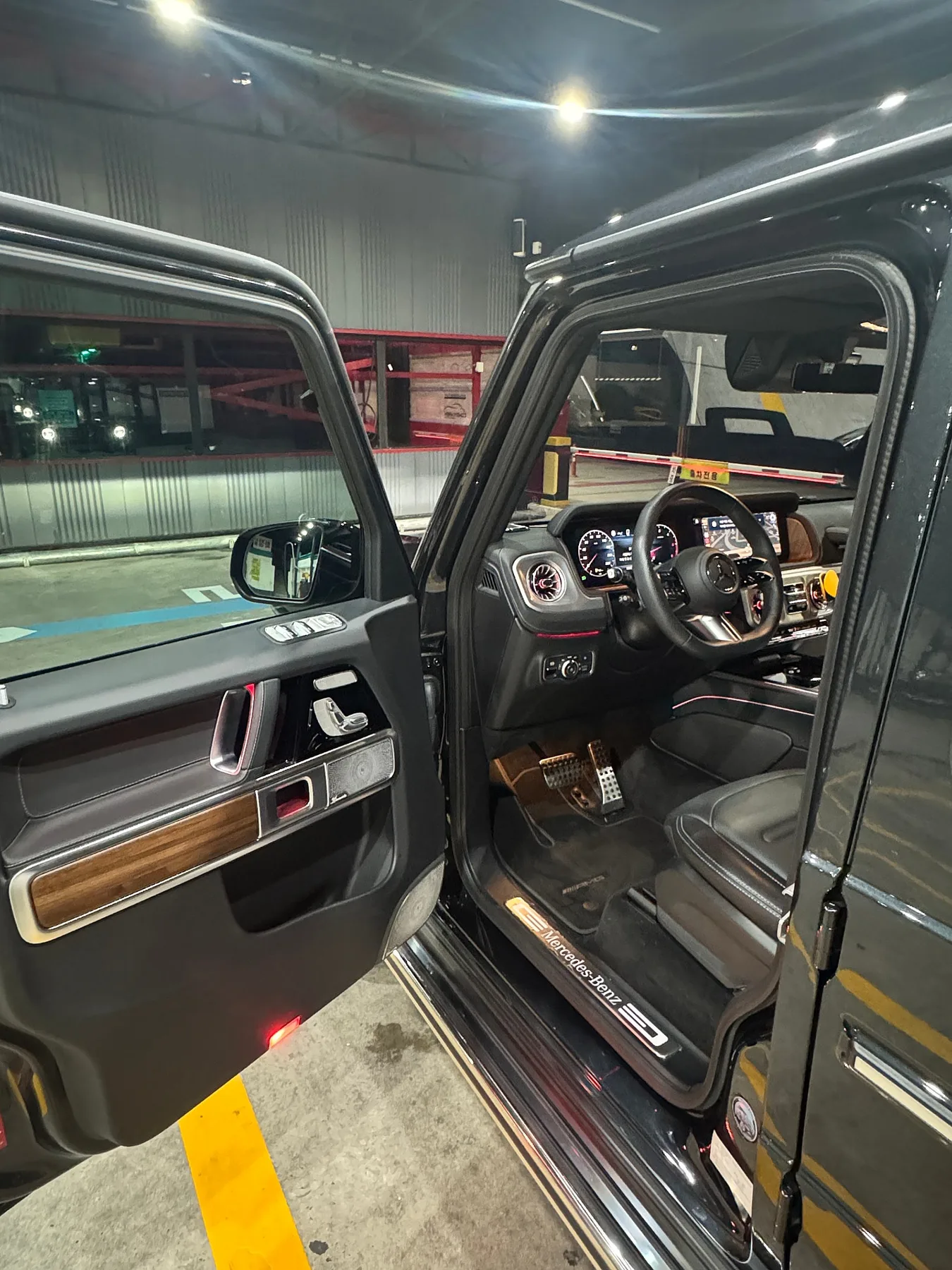 벤츠 메르세데스-벤츠 G450D 2025 마그네타이트블랙 사진 8