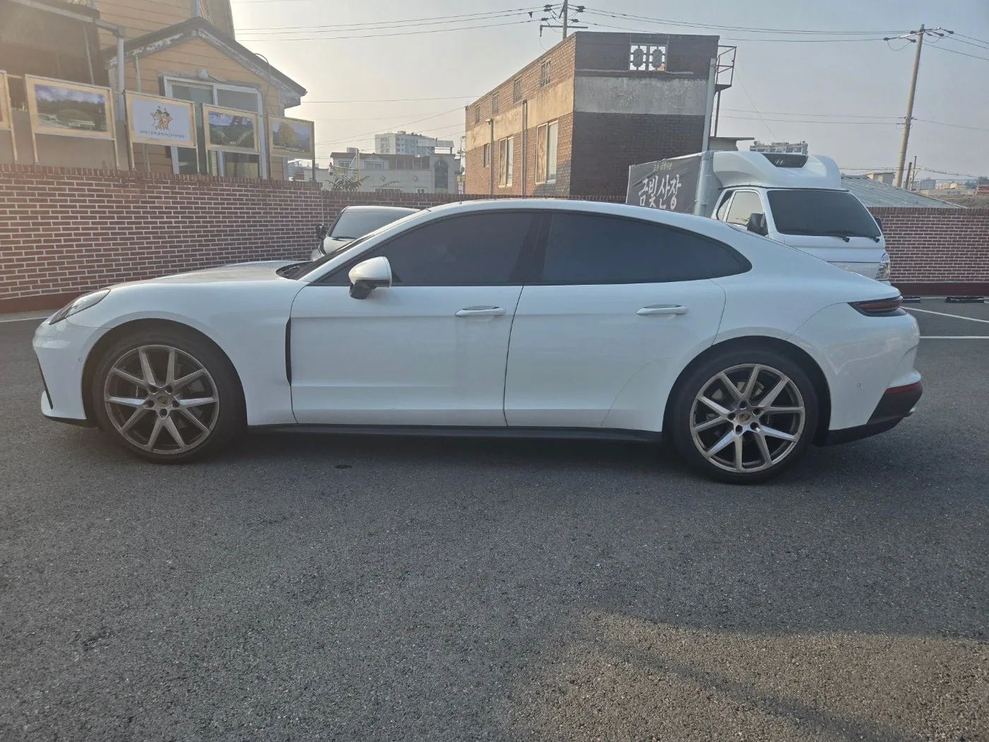 포르쉐 파나메라 4 2024 화이트 사진 2