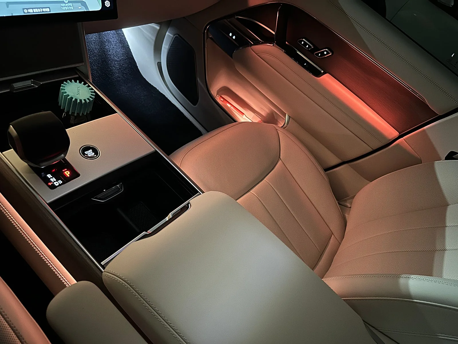랜드로버 레인지로버 P530 LWB 2026 블랙 사진 7