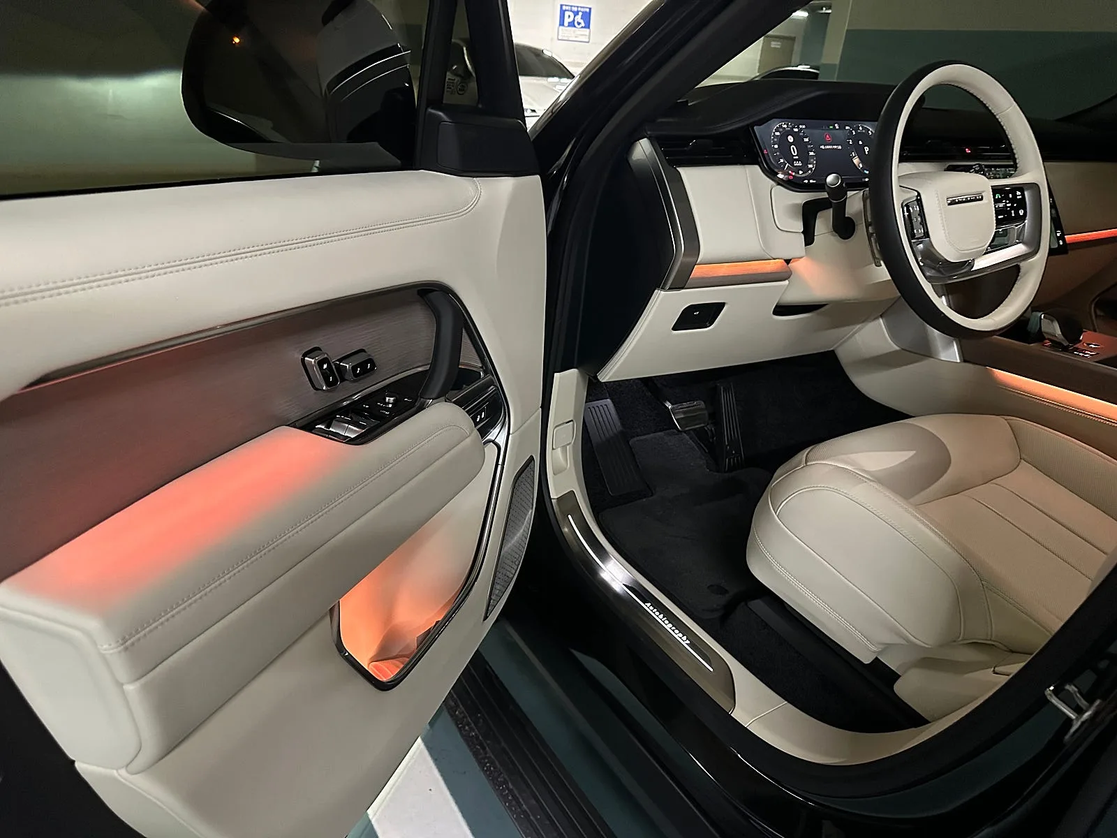 랜드로버 레인지로버 P530 LWB 2026 블랙 사진 8