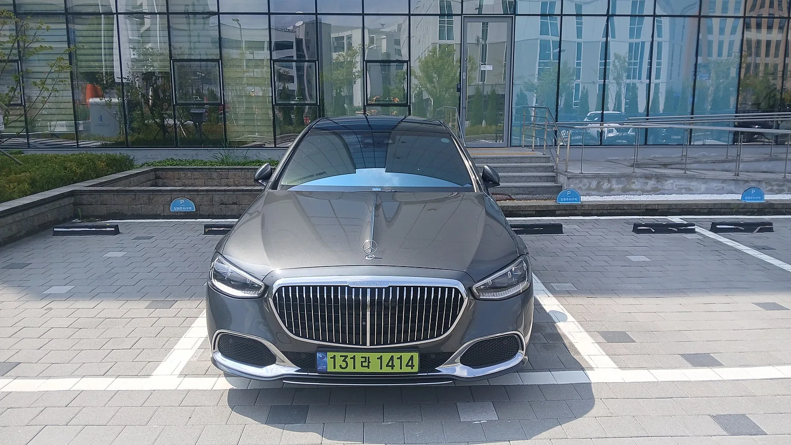 벤츠 S580 마이바흐 2023 건메탈 사진 2