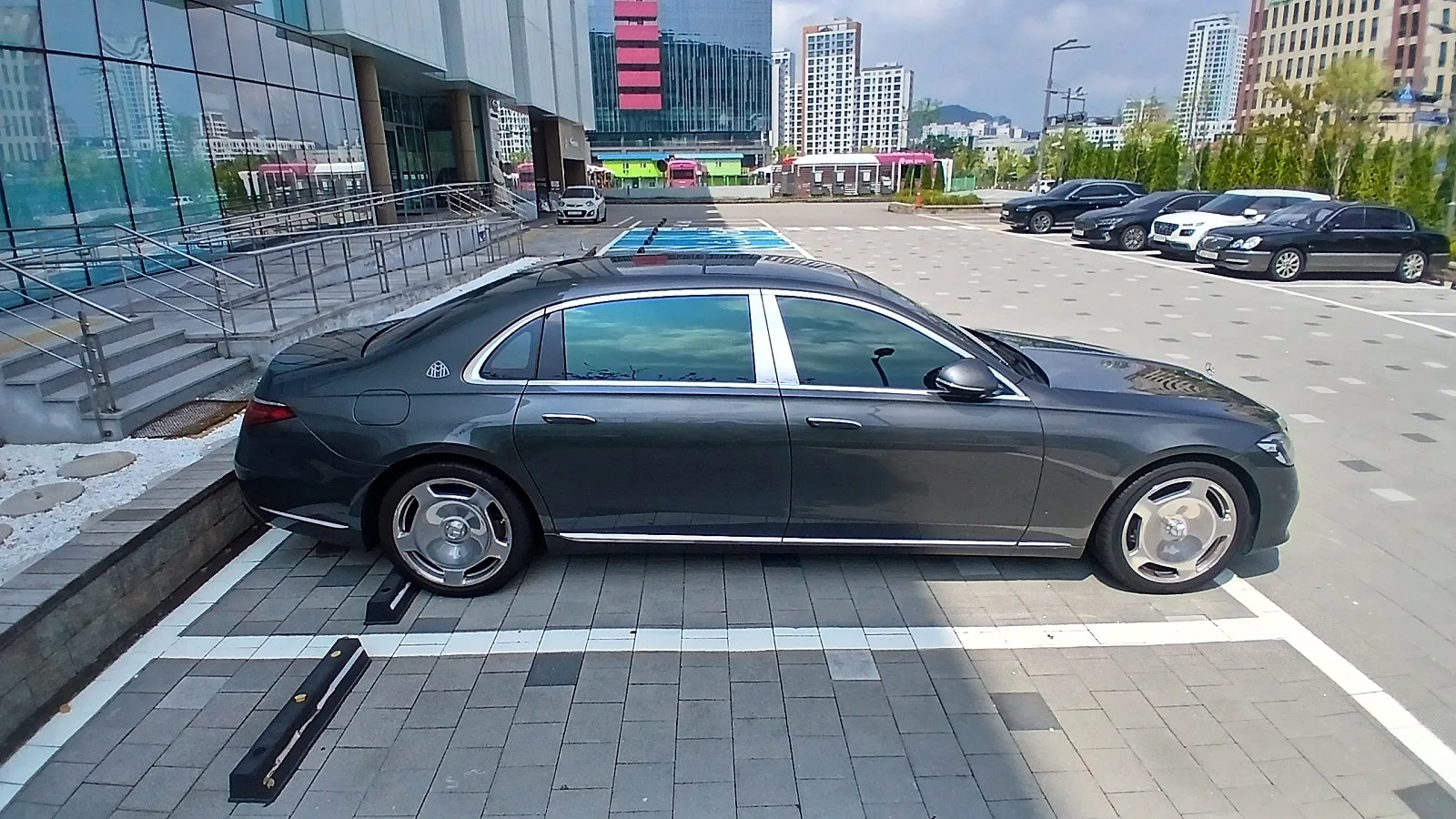 벤츠 S580 마이바흐 2023 건메탈 사진 3