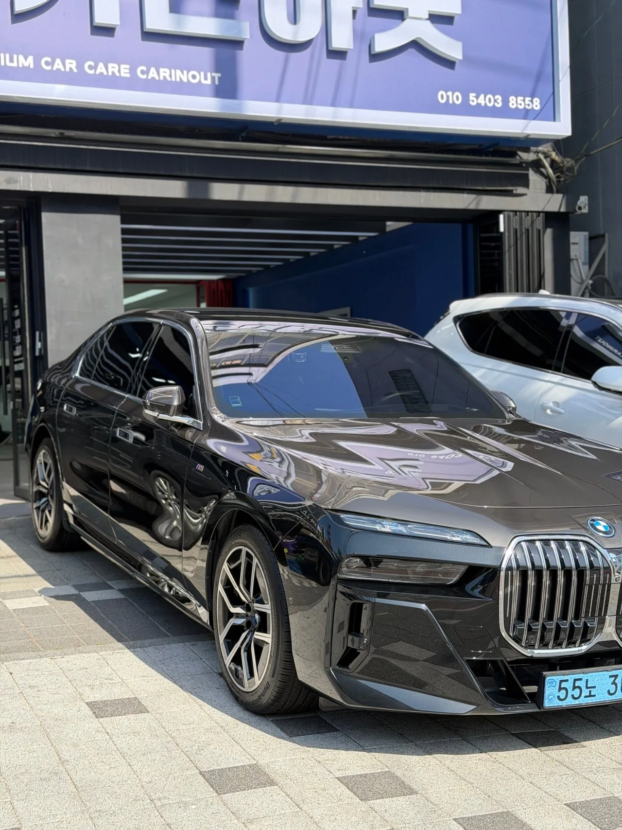 BMW I7 50 M스포츠 2023 건메탈 사진 3
