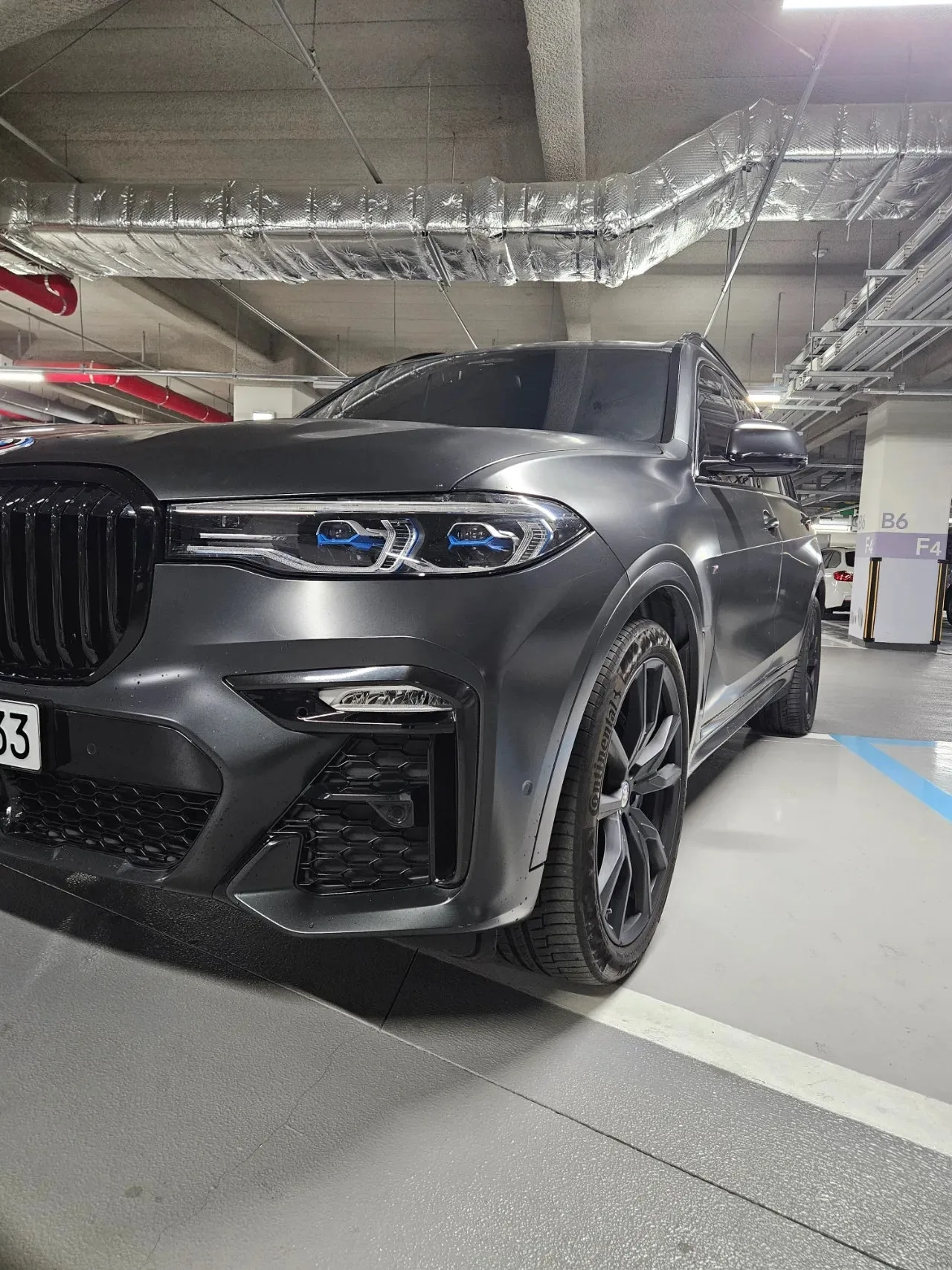 BMW X7 M50i 2022 검정색 사진 2