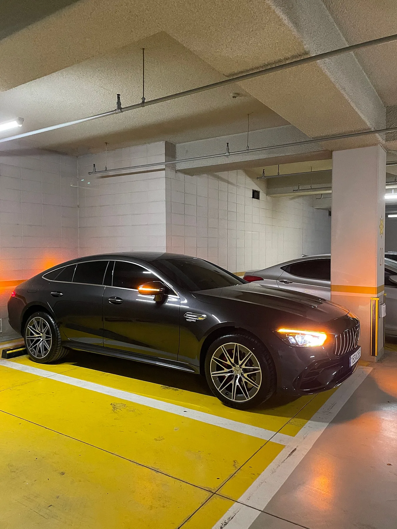 벤츠 GT43 AMG 4MATIC+ 2022 블랙 사진 1