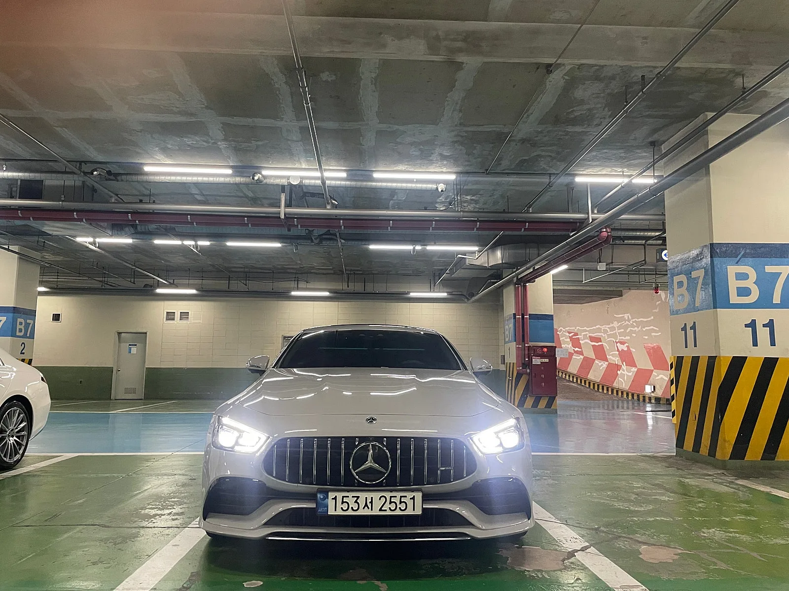 벤츠 GT43 AMG 4MATIC+ 2022 블랙 사진 2