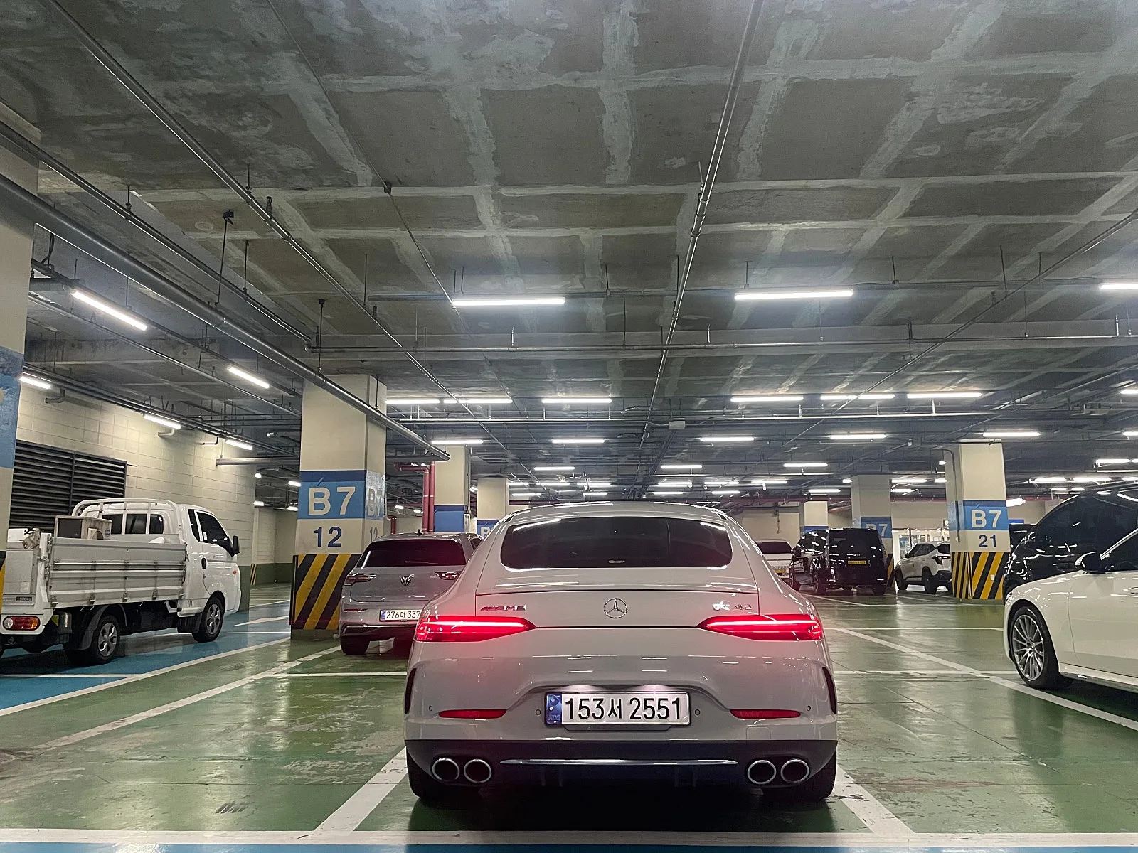 벤츠 GT43 AMG 4MATIC+ 2022 블랙 사진 4
