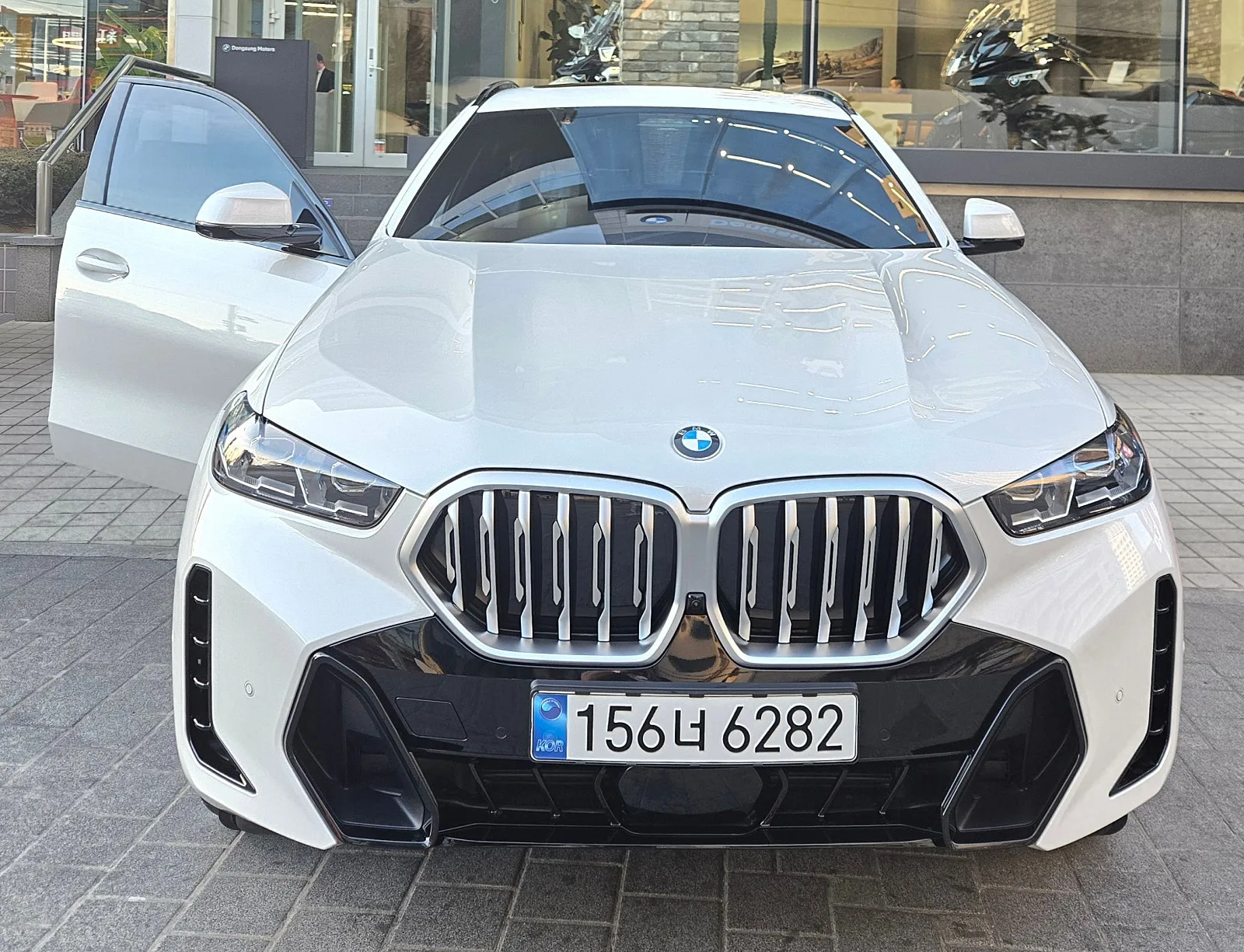 BMW X6 30d 2026 흰색 사진 1