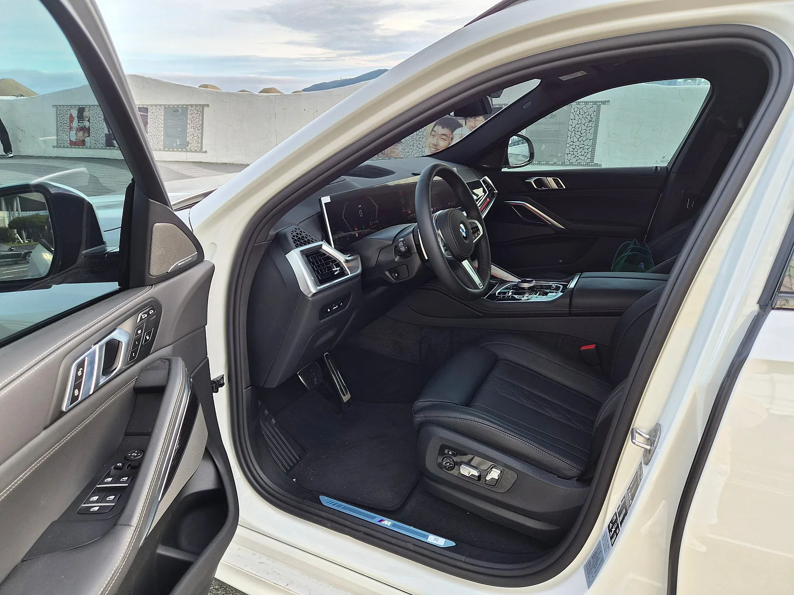 BMW X6 30d 2026 흰색 사진 8