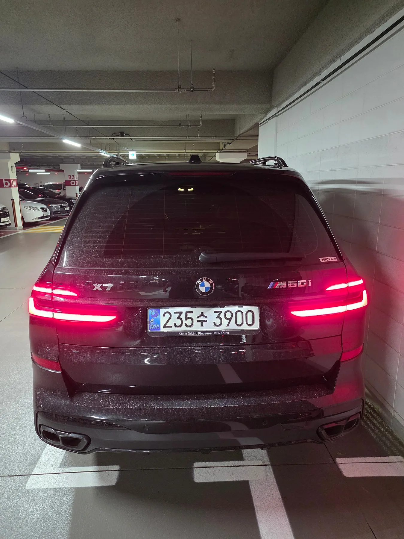BMW X7 M60i 2024 블랙 사진 2