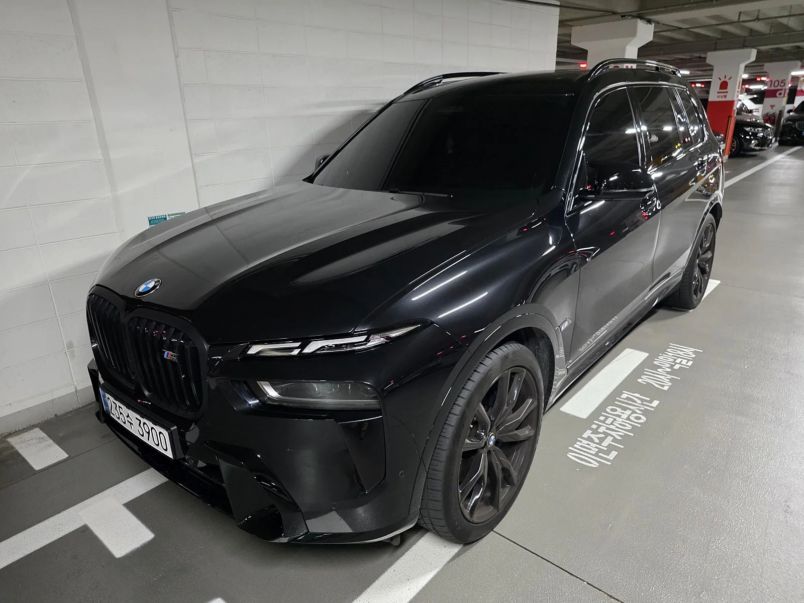 BMW X7 M60i 2024 블랙 사진 4