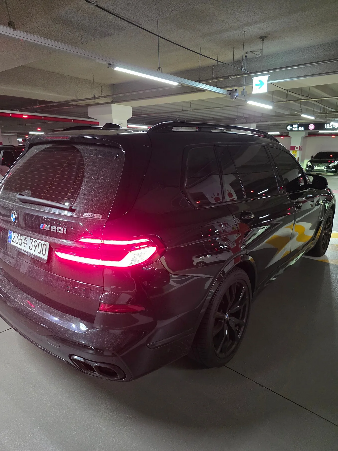 BMW X7 M60i 2024 블랙 사진 5