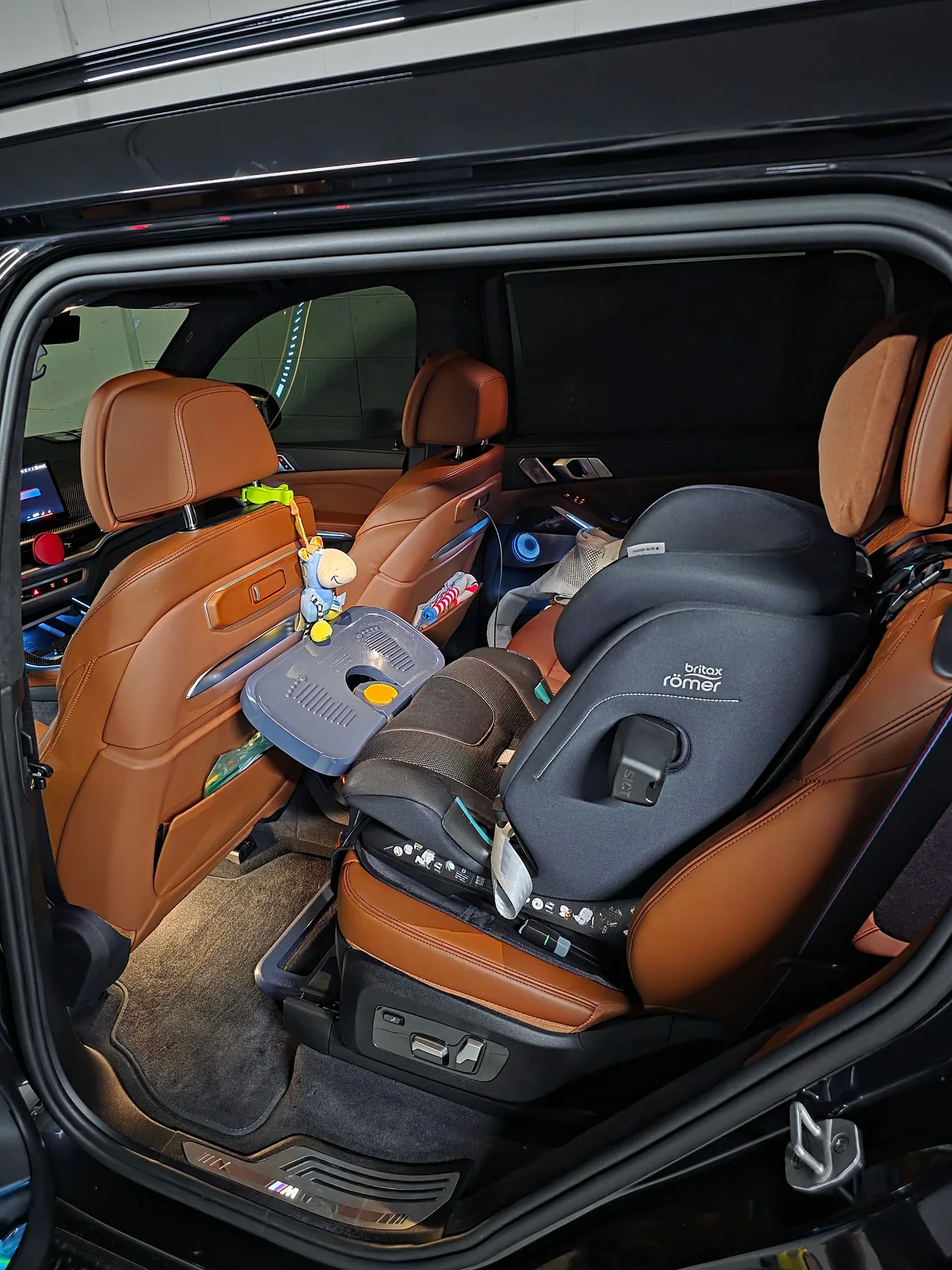 BMW X7 M60i 2024 블랙 사진 8