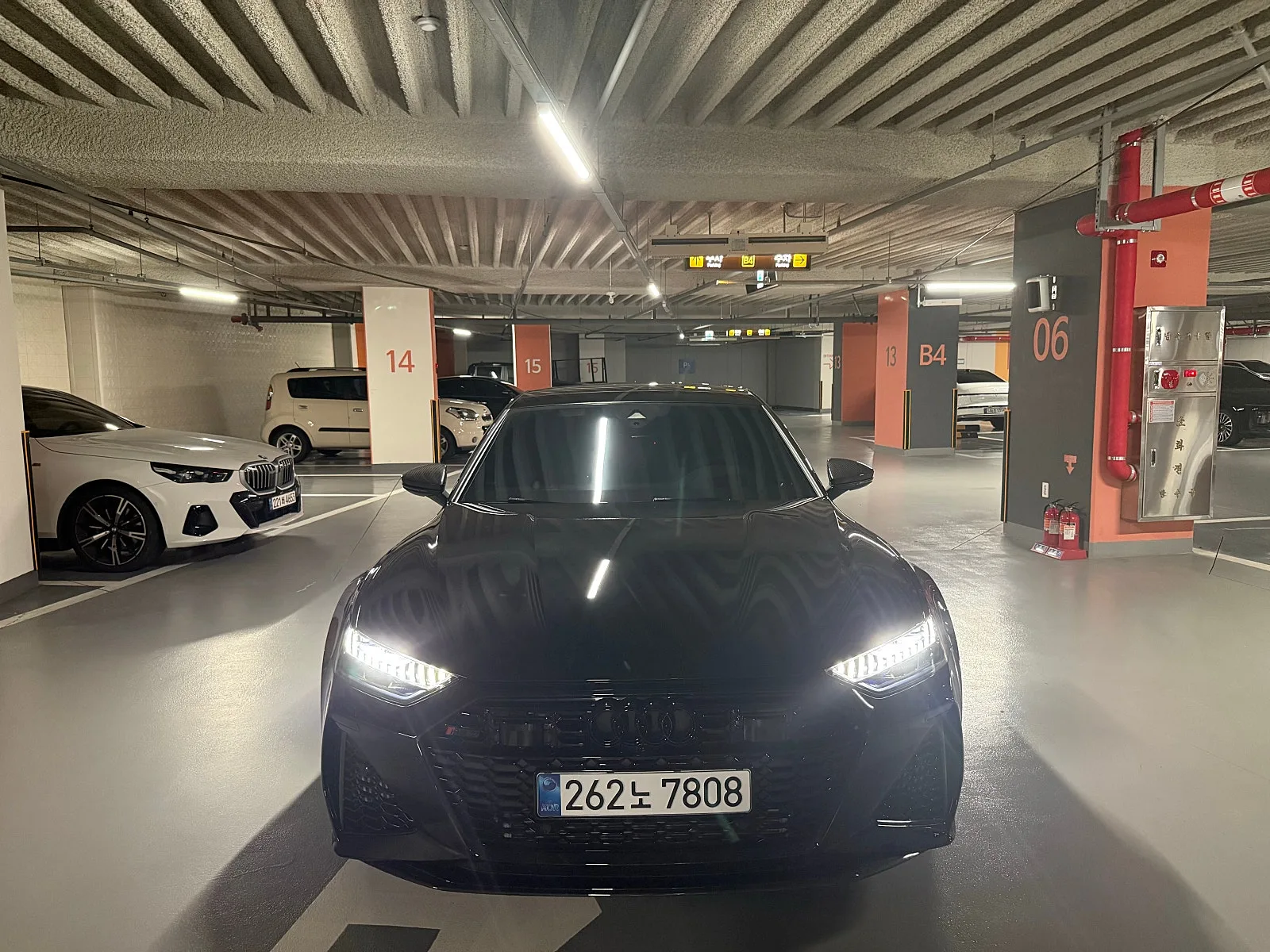 아우디 RS7 퍼포먼스 2025 블랙 사진 1