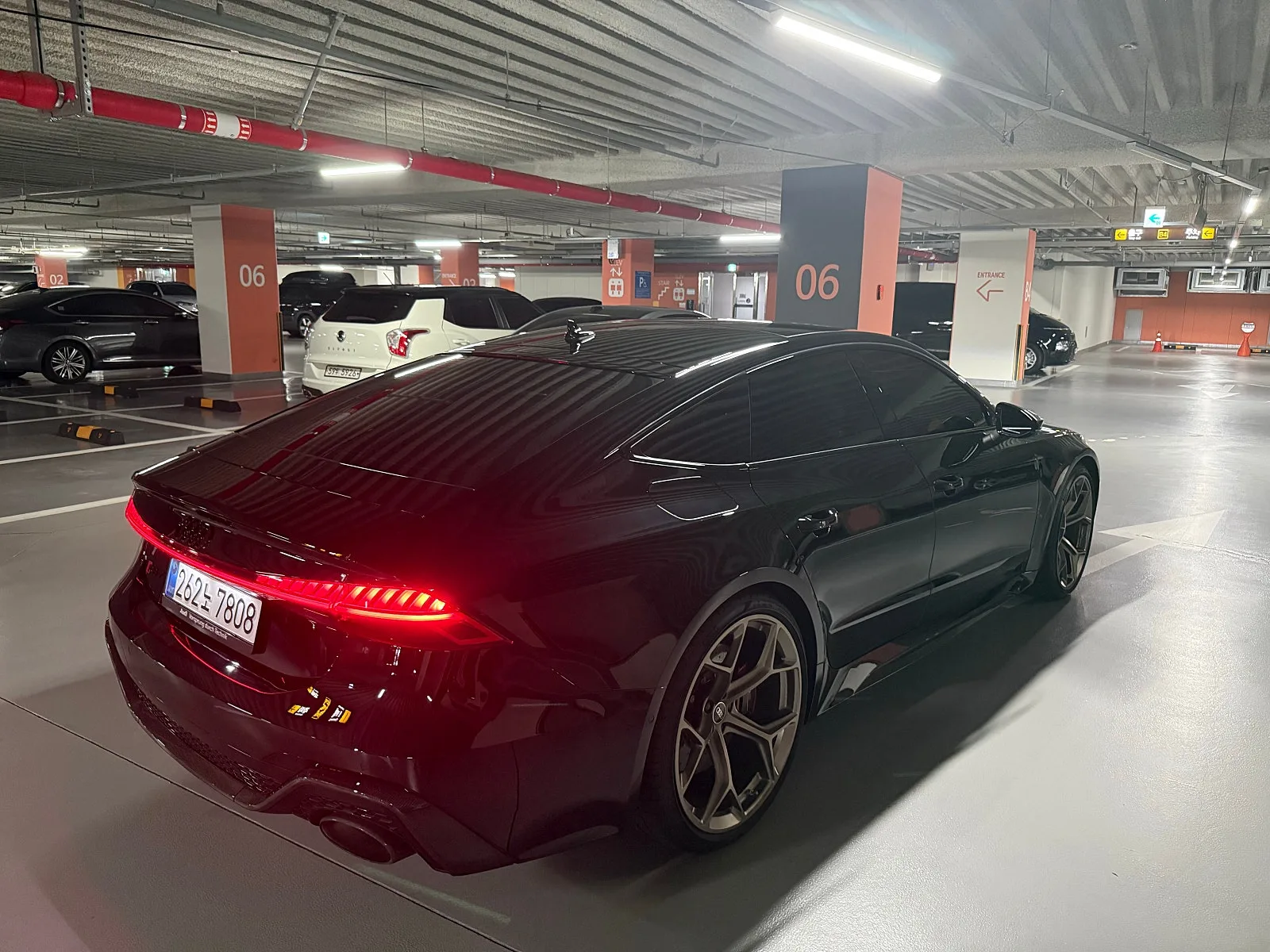 아우디 RS7 퍼포먼스 2025 블랙 사진 3