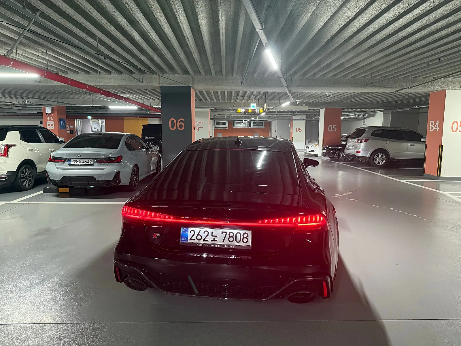 아우디 RS7 퍼포먼스 2025 블랙 사진 4
