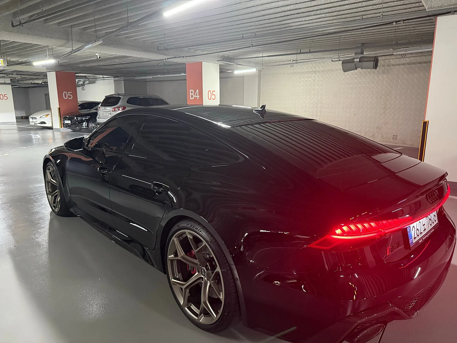 아우디 RS7 퍼포먼스 2025 블랙 사진 5